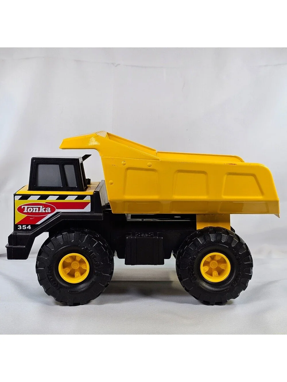 Tonka 354 Mighty Dump Truck Yellow Steel Bed Construction Toy Vehicle 17 Inch
